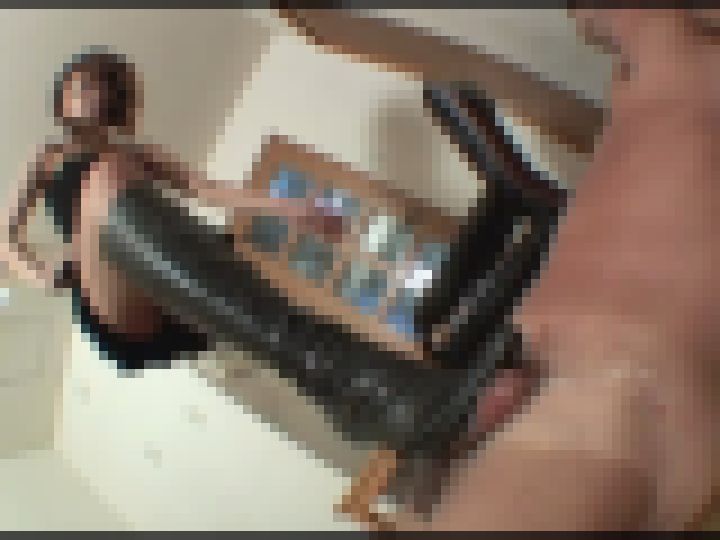 【セカンドフェイス】ブーツで急所踏み潰し小悪魔のように笑う女 #004 KRIS-008-04 サンプル画像