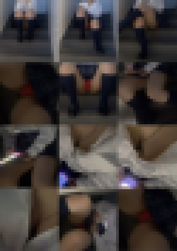 【街撮り】無防備でえっちな巨乳制服女子のパンチラ&胸チラを盗撮 サンプル画像