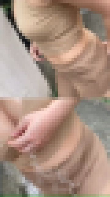 【街撮り】ウォーキング中のセクシーお姉さんをピッタシ背後から盗撮して最後に水をぶっかけて声かけ痴かんして逃走　サンプル画像2