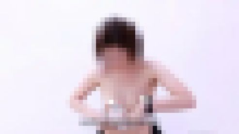 素人女性の手ブラ着エロで乳首がポロっと出てしまうシーンを撮影して欲しい サンプル画像