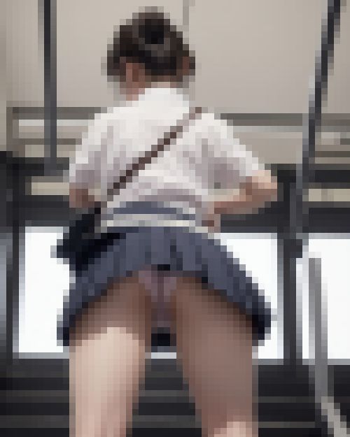 ミニスカートの制服女子を見上げました(CG集207枚) サンプル画像