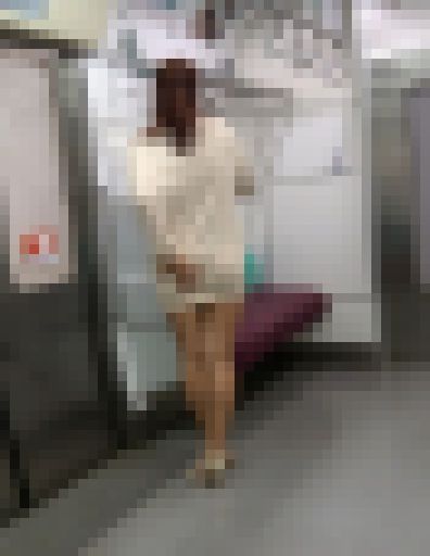 図書館司書を付け回して覗き見　パート6 サンプル画像
