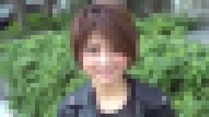 ハーフっぽい顔立ちの巨乳の真面目そうな子が騎乗位で快楽を貪るように腰を振る サンプル画像