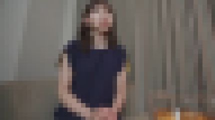 色白Eカップの28歳人妻が肌を紅潮させて喘ぎ他人棒の快感に喘ぐ　サンプル画像1