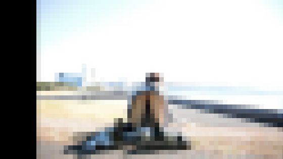 暗殺教室 私立椚ヶ丘中の制服で下半身だけ裸でM字開脚や四つん這い259n15-2 サンプル画像