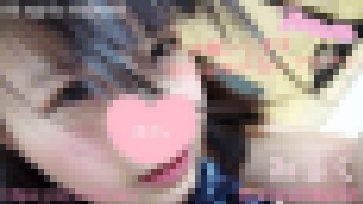 【大人気みるくちゃん】ふと見せる笑顔が●リ天使すぎるツインテ●女、内緒で生ハメ中出しｗ出てくる白いのは何？　サンプル画像1