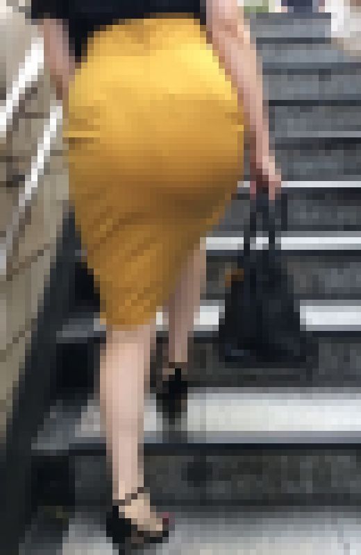 【OLシリーズ】清楚系スレンダーOLとむっちりタイトスカートOLの階段上り【20】　サンプル画像1