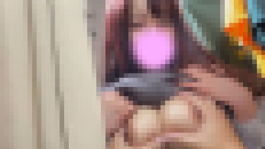 推定Fカップの古着屋店員さん　おっぱい露出してお色気販売 サンプル画像