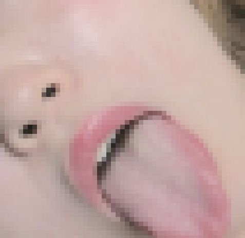 個室で接写!エロカワ美女の顔1 サンプル画像