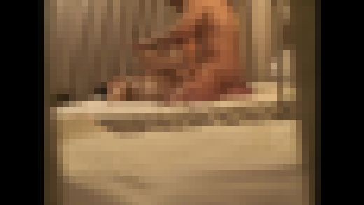 盗撮 勃起チ〇ポに反応した派遣マッサージのおばさんはヤレる！File.3　サンプル画像1