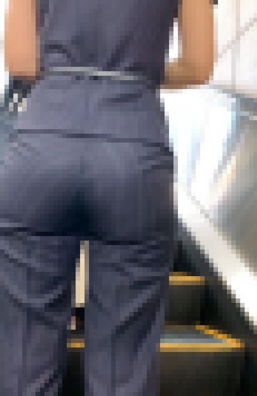 【OLシリーズ】キャリアウーマンマダムのデッカイお尻のパンツスーツ姿【33】　サンプル画像2