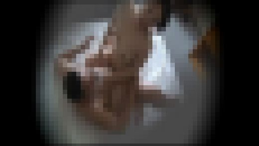 働くおばさん口説いてみたら 欲求不満で我慢できないイキまくり熟女だった　サンプル画像1