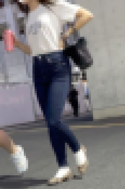 117 プリケツスキニー姿の美人お姉さん　サンプル画像2