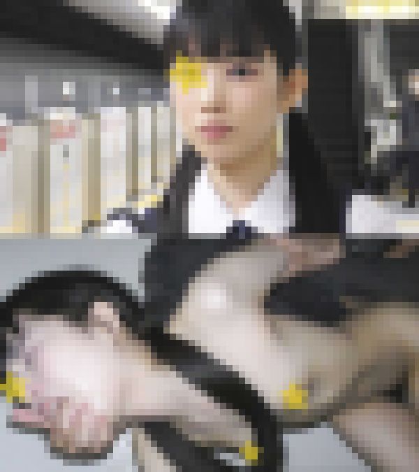 《閲覧注意》【電車チカン】過去5年間で最凶チカン★ジュニア下着の無垢J○の顔がチカンの唾液まみれ★公衆ト○レで連続潮吹き絶叫イキ サンプル画像