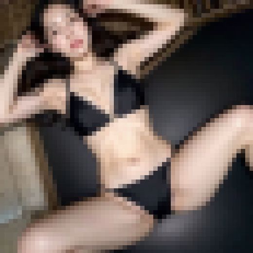 ビキニ開脚グラビア②（黒ビキニ　地下室編）　サンプル画像2