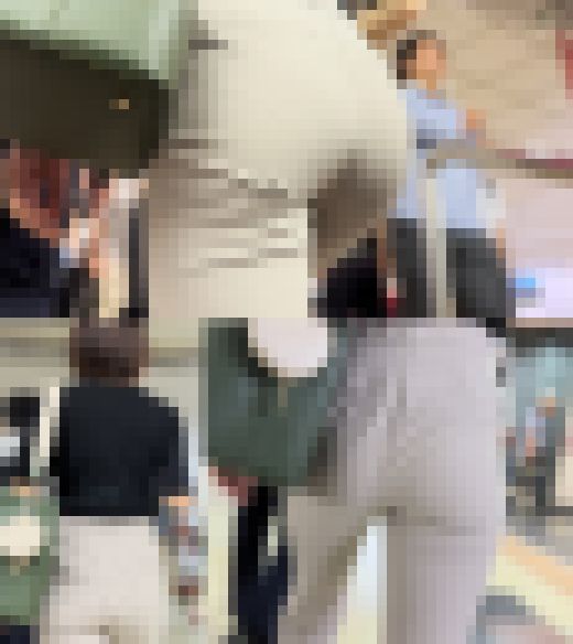 歩行記録0130「美脚OLのパンティーライン尻を観察」　サンプル画像1