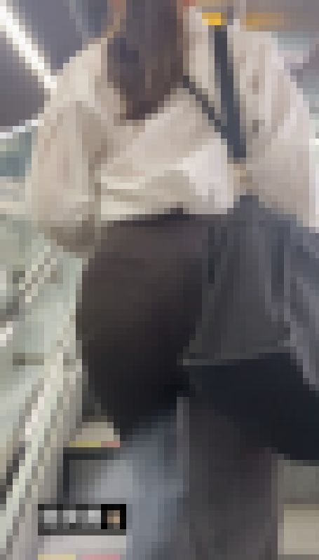 【着衣尻の嗜み④】逆さ超接写デカ尻パンツスーツ サンプル画像