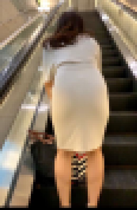 【OLシリーズ】好色美人OLのムッチリしたお尻を自慢気に堂々と歩く姿【47】　サンプル画像2