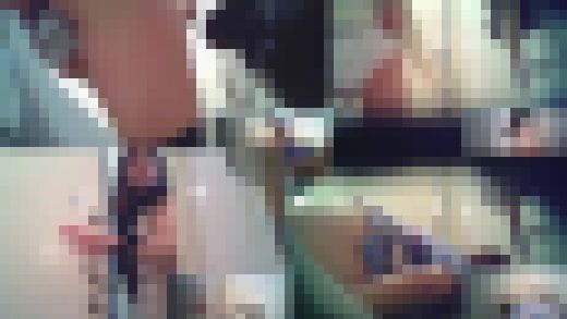 買い物中の美女を個室で　サンプル画像1