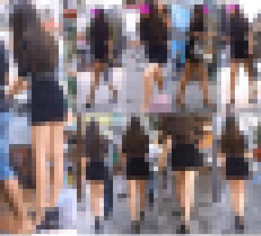 【盗撮！】超SSS級！スタイル抜群お姉さんを粘着して逆さ撮り！！！　サンプル画像2