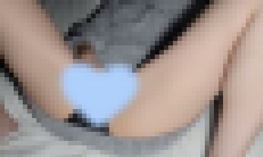 ミニスカ姿のまま電マとディルドでオナニーしてみた　サンプル画像2