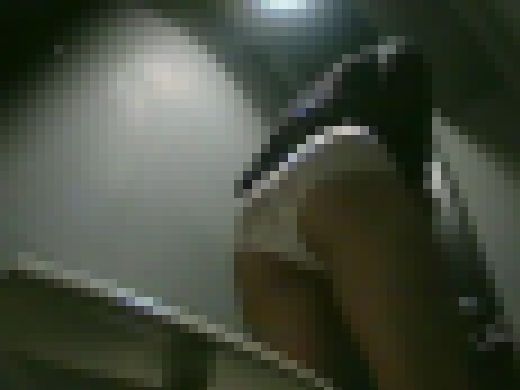 買い物中の美女を個室で２　サンプル画像3