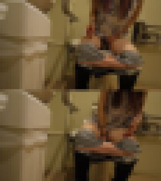 何という光景！美女がブルブル小刻みに震えながら、ペットボトルの放◯。　サンプル画像2