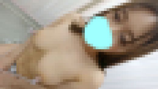 内科検診　人妻が勃起乳首を吸引されながら陰茎をむさぼる サンプル画像