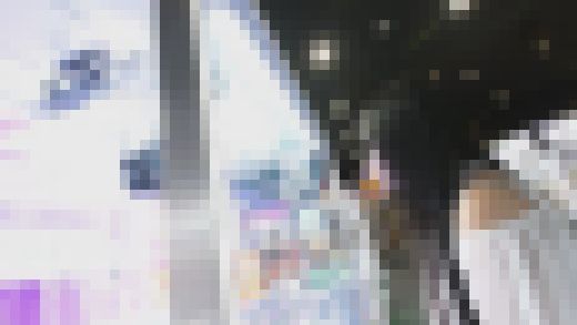 【隠し撮り】Tバックからはみでるまん肉、食い込みPでUFOキャッチャー夢中娘　サンプル画像3