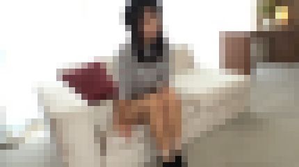 童顔スレンダーの20歳女子大生が経験が浅いけど敏感な体を突かれ止めどなく絶頂を迎える　サンプル画像1