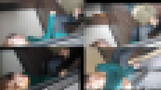 窓のそばで気付かれないように密かにみくちゃんに素足で顔面踏まれるM男VOL２最終章　サンプル画像1
