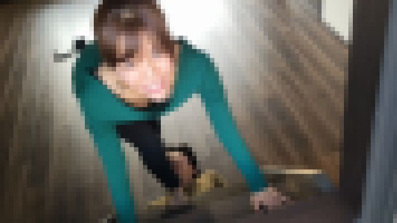 みくちゃんの私服で裸足 顔面階段踏み付け サンプル画像