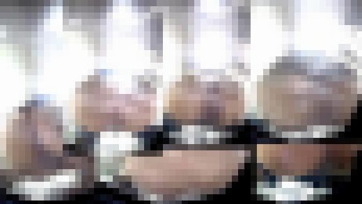 和式個室の美女を真下からじっくり観察　サンプル画像1