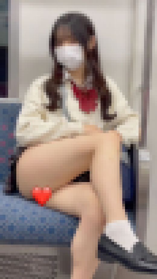 女子学生盗撮日記100　祝100本記念！！超大人気赤チェックゆるふわ激カワJ系を電車内とホーム内で盗撮【※完全主観16分超撮影】　サンプル画像1