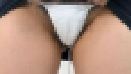 生理中に超ミニスカで極小Tバック履いてタンポン入れてる彼女　サンプル画像3