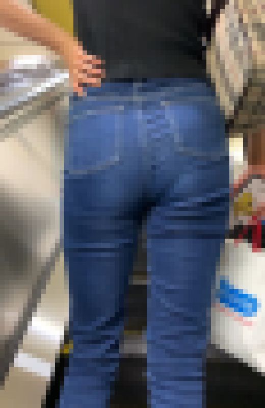 【OLシリーズ】スタイル抜群で美尻のスキニーデニム姿がエロくて美しい【81】　サンプル画像2