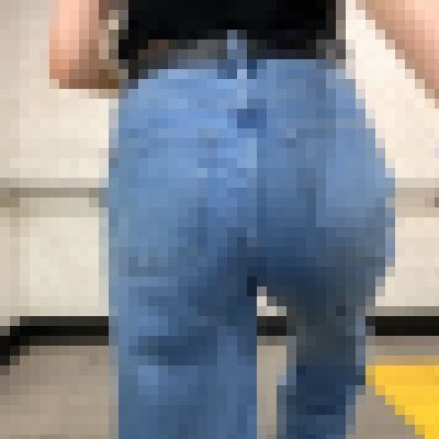 【OLシリーズ】良いお尻をしたデニムの女の大股歩きの階段闊歩シーン【80】 サンプル画像