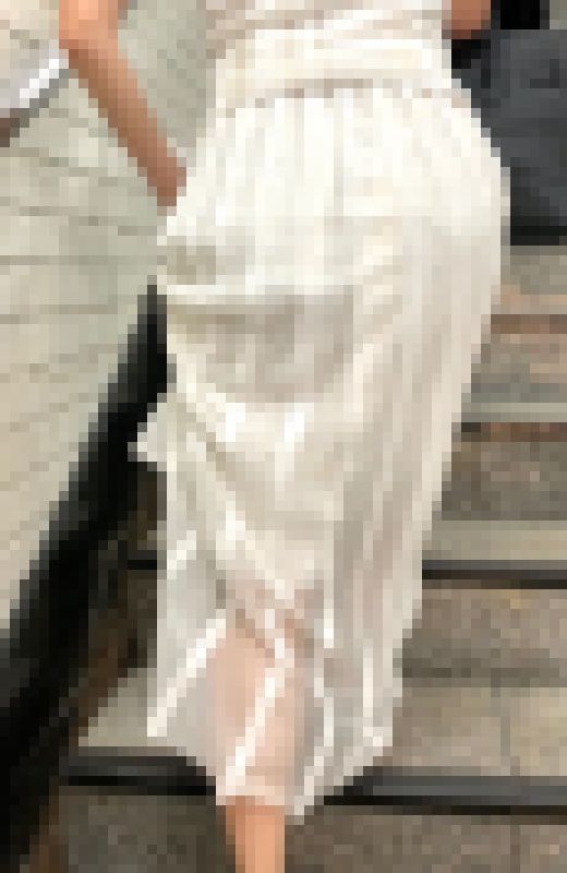 シースルースカートを履いたマダム風OLの階段歩行シーン【84】　サンプル画像1