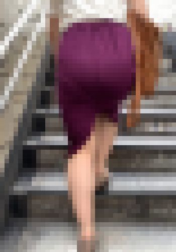 【OLシリーズ】むっちりエロ尻OLのパンティーラインを強調して階段を闊歩【90】 サンプル画像