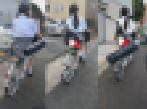 制服自転車③9回めくりパンチラ　サンプル画像1