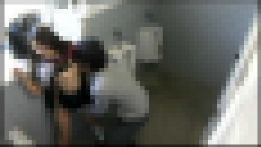 公衆●所　嫌がっているふりをして感じる即ハメ変態女子隠し撮り　Part 1　IQPA-061_1　サンプル画像2