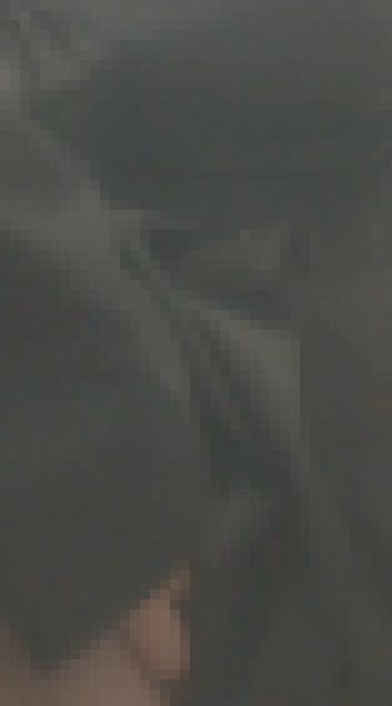 【電車***】【リアル】触られるとスマホボタン鬼連打www 友達と話しながらも触られる地味な真面目ちゃん。　サンプル画像3