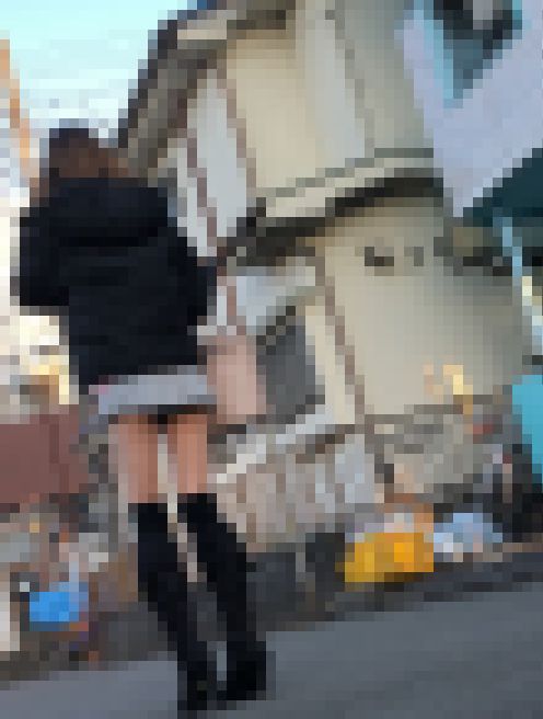 【スカート短すぎなGirl】街撮りチラ　サンプル画像1