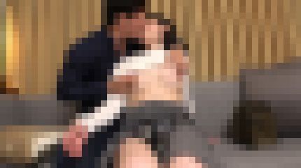 清楚で美人の27歳人妻が他人棒で突かれて何度も絶頂を迎え体を痙攣させ中出しされる　サンプル画像1
