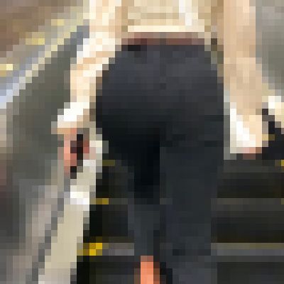 【OLシリーズ】デカ尻OLの階段闊歩！パンティーラインがエロ過ぎる【117】 サンプル画像