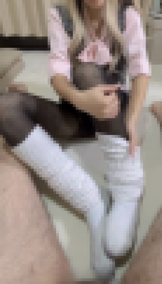 悪臭漂うルーズとストッキングでM男を快楽責め♡ サンプル画像1