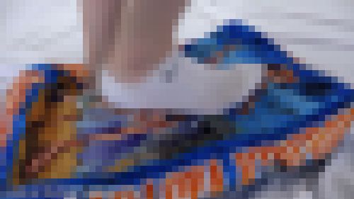 クッションフェチ 靴下でアニメの枕を踏み潰すf848 サンプル画像