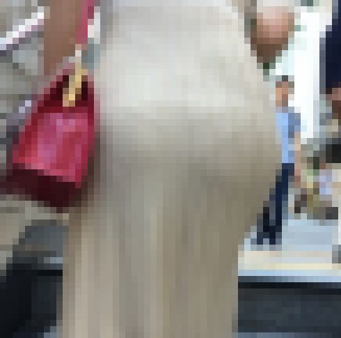 「生地が薄過ぎるマキシ丈ワンピモデル(2名)」 サンプル画像