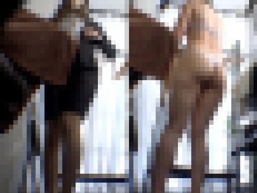 【脱衣所で服を脱ぐ】エステ用の紙パンツを履くOLさん、立体感あるエロ尻姿がたまらない！ サンプル画像