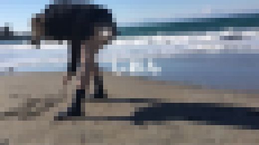 制服女学生と浜辺デートでパンチラしまくり!!!!!　サンプル画像2